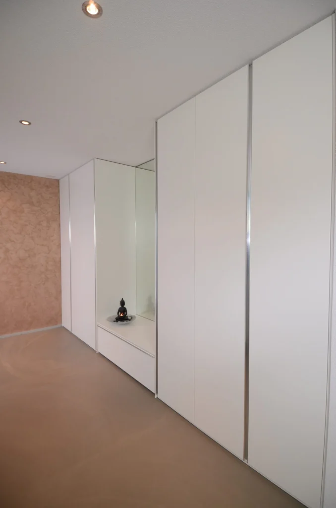 Spirituelles Wohnen in der Schweiz – Garderobe, Innenarchitektur Manuela Bross (Bild 5)
