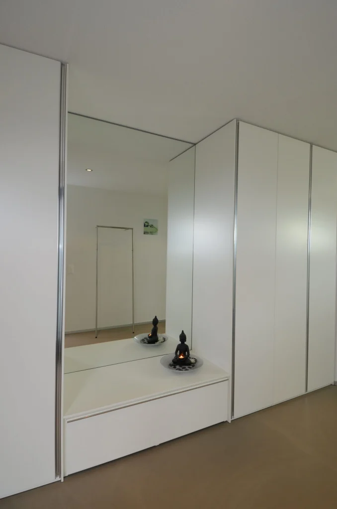Spirituelles Wohnen in der Schweiz – Garderobe, Innenarchitektur Manuela Bross (Bild 4)