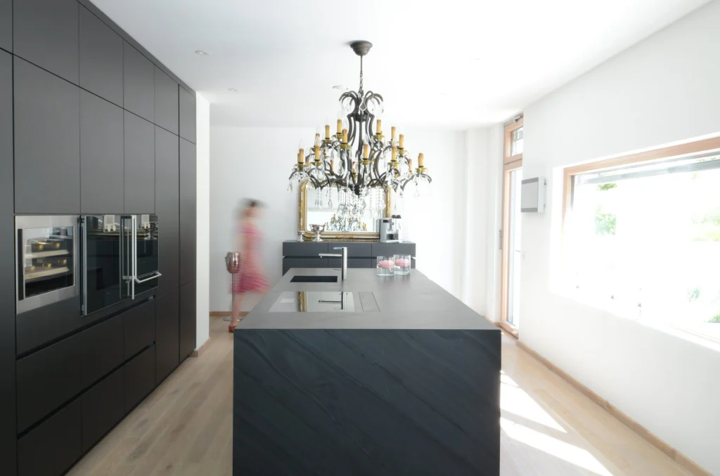 Sonniges Wohnen am Kaiserstuhl – Kochen, Innenarchitektur Manuela Bross (Bild 1)