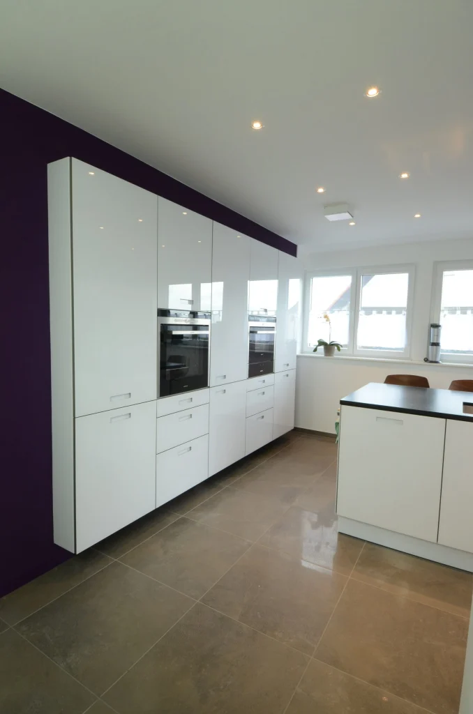 Avantgarde hochglänzend – Kochen, Innenarchitektur Manuela Bross (Bild 4)
