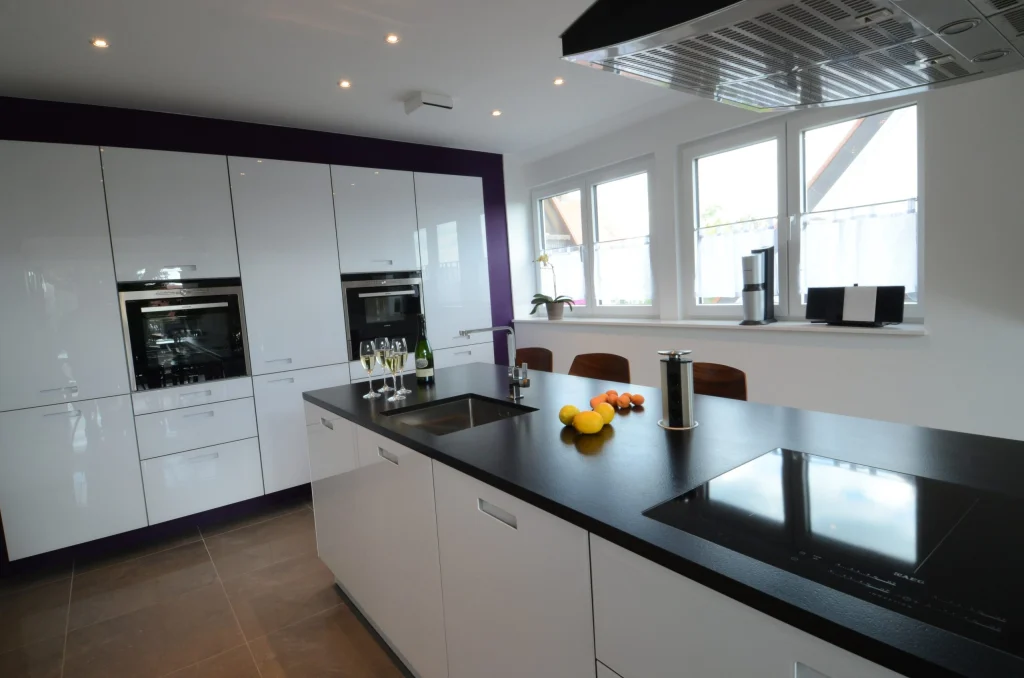 Avantgarde hochglänzend – Kochen, Innenarchitektur Manuela Bross (Bild 7)