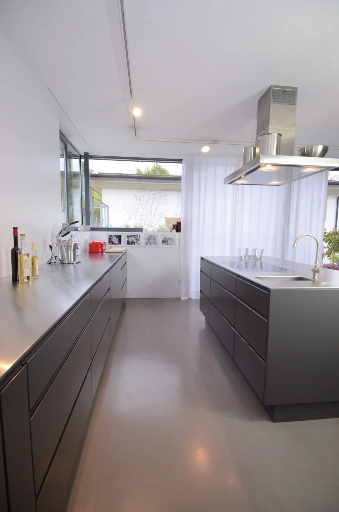 Moderne Wohnküche in Freiburg – Kochen, Innenarchitektur Manuela Bross (Bild 9)