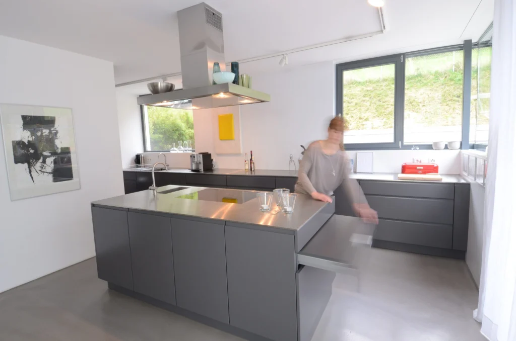 Moderne Wohnküche in Freiburg – Kochen, Innenarchitektur Manuela Bross (Bild 5)