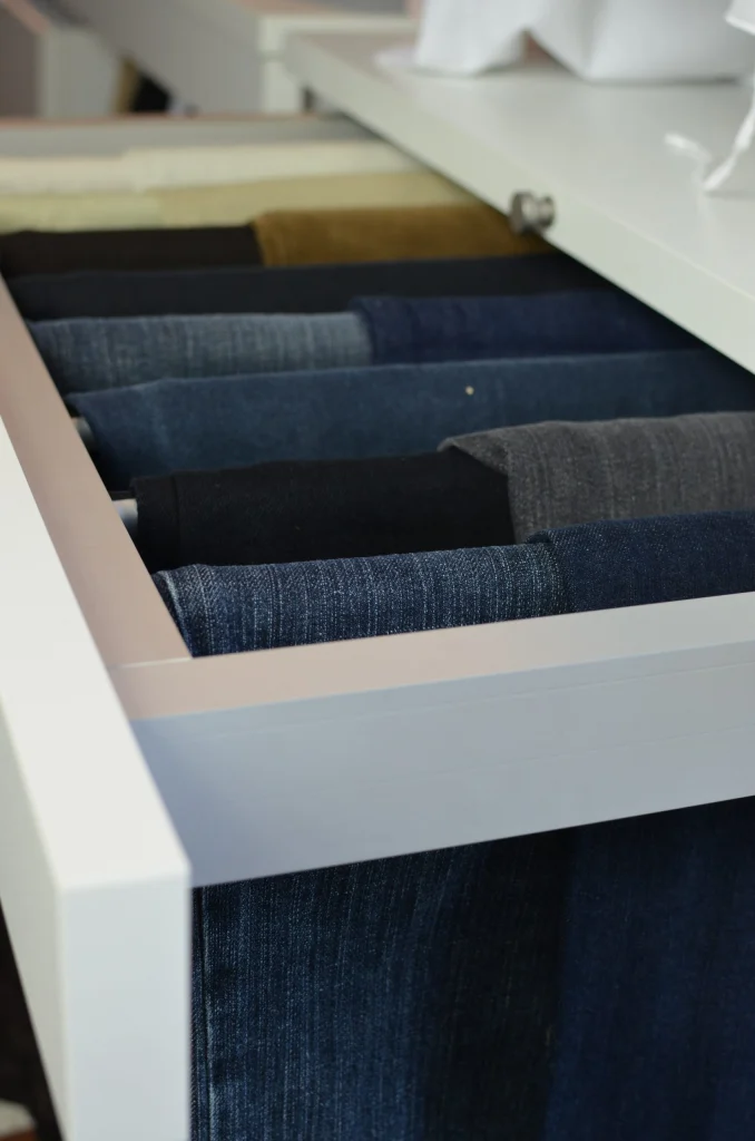 Ankleide unter spitzem Dach – Ankleide, Innenarchitektur Manuela Bross (Bild 10)
