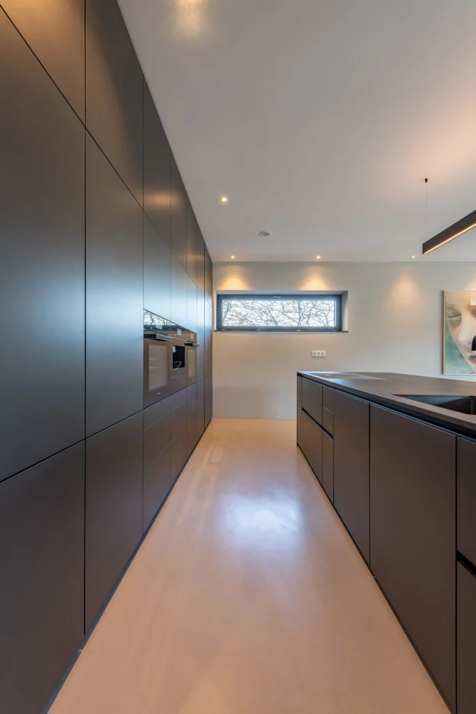Moderne Schwarzwald Villa mit Ausblick – Ankleide, Innenarchitektur Manuela Bross (Bild 10)