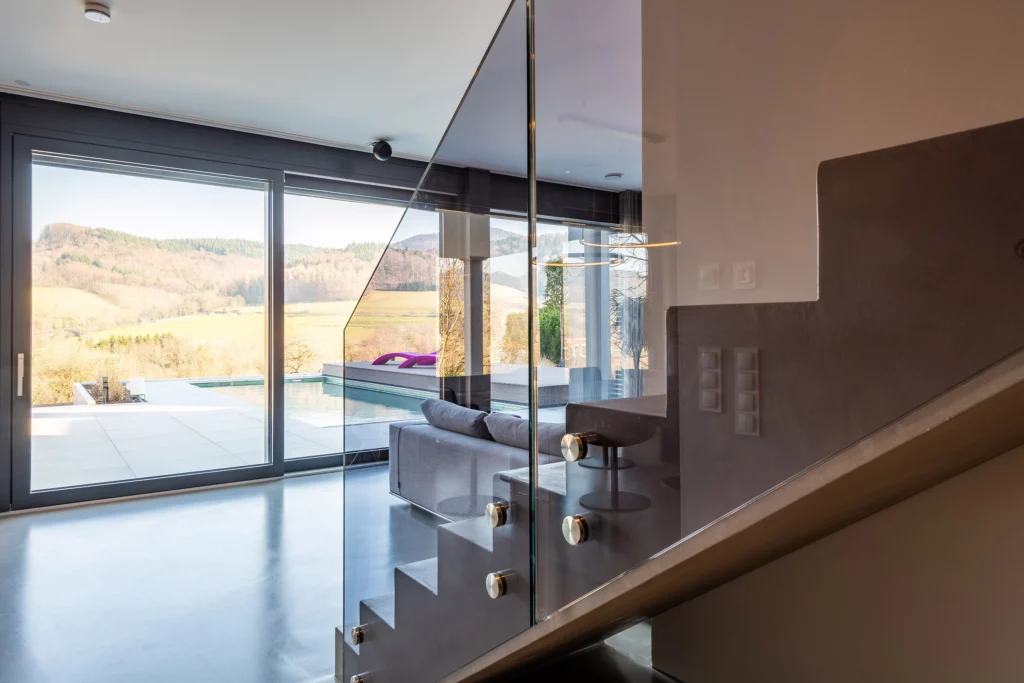 Moderne Schwarzwald Villa mit Ausblick – Ankleide, Innenarchitektur Manuela Bross (Bild 12)