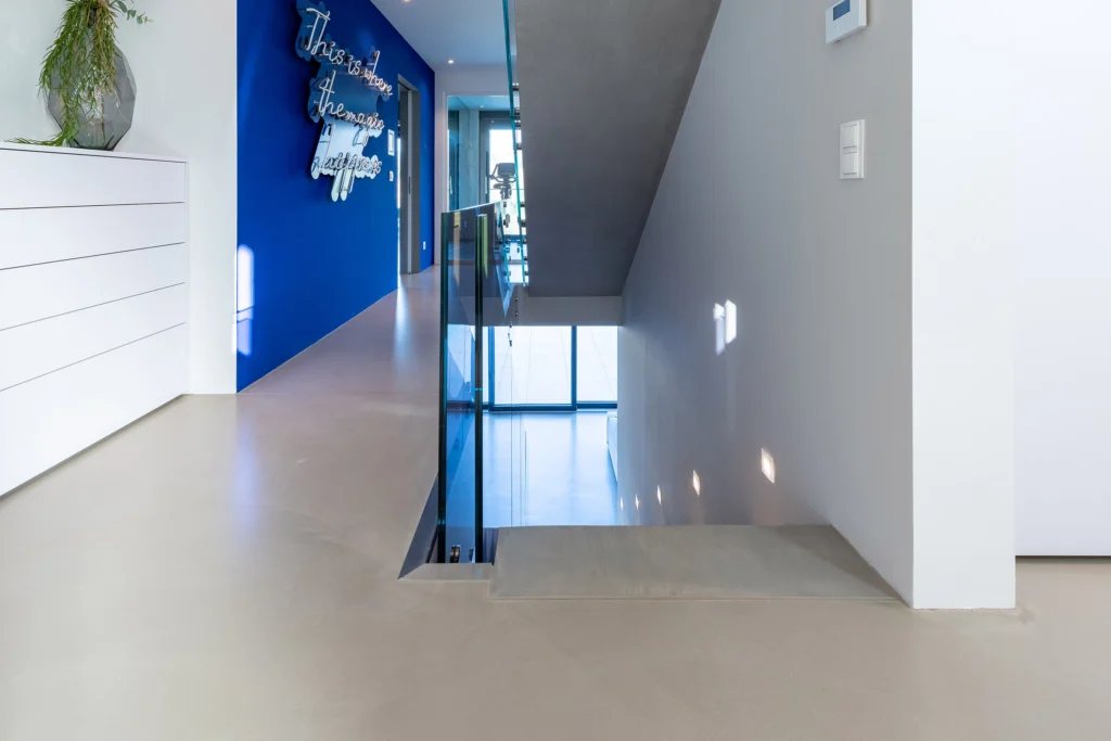 Moderne Schwarzwald Villa mit Ausblick – Ankleide, Innenarchitektur Manuela Bross (Bild 14)