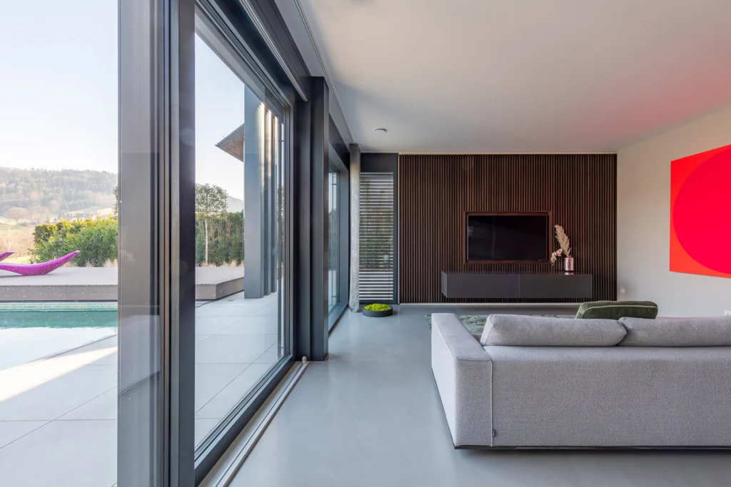 Moderne Schwarzwald Villa mit Ausblick – Ankleide, Innenarchitektur Manuela Bross (Bild 2)