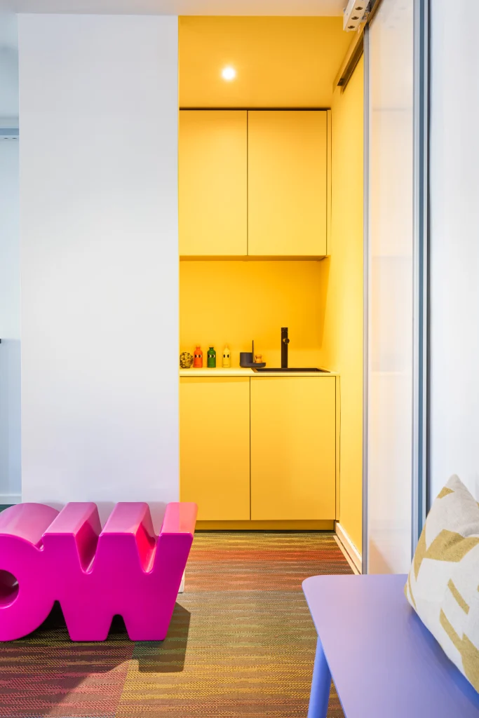 Ausgefallenes Maklerbüro in Gräfelfing – Arbeiten, Innenarchitektur Manuela Bross (Bild 5)