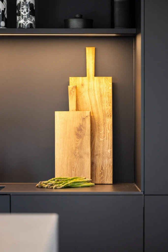 Küche in Bauhausvilla Emmering – Kochen, Innenarchitektur Manuela Bross (Bild 12)