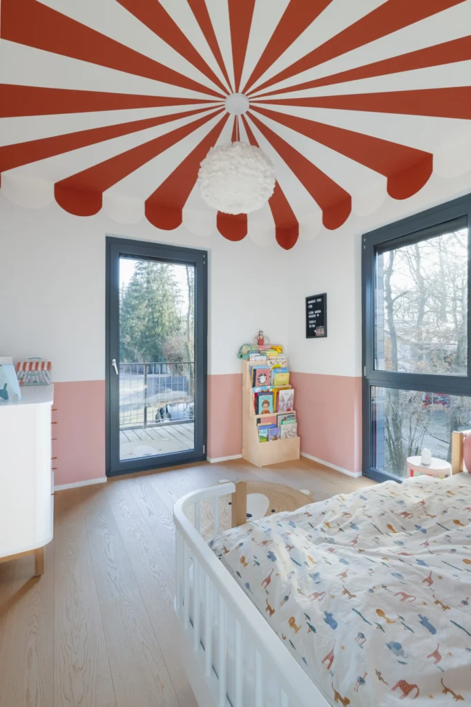 Manege frei! Kinderzimmer in Bauhausvilla – Kinder, Innenarchitektur Manuela Bross (Bild 2)
