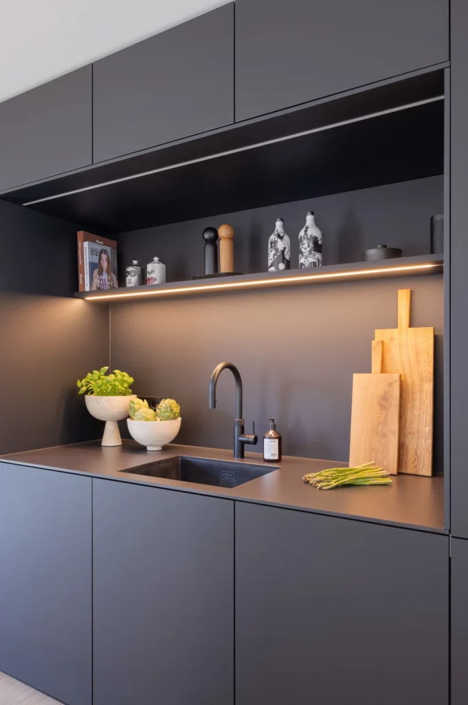 Küche in Bauhausvilla Emmering – Kochen, Innenarchitektur Manuela Bross (Bild 8)